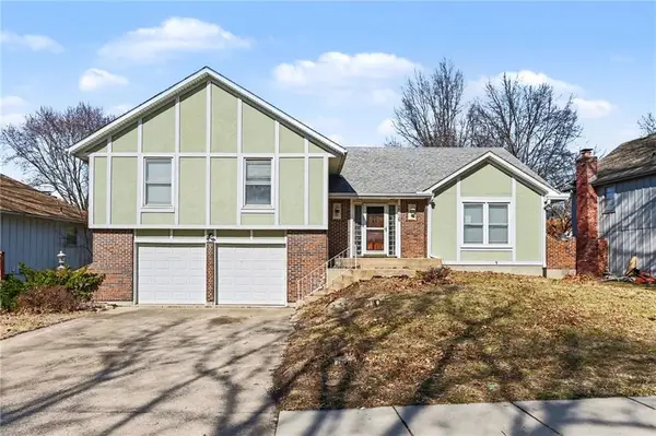 2016 E Sleepy Hollow Drive, Olathe, KS 66062