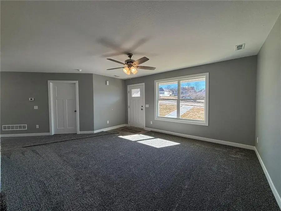 4801 S Creek Woods Drive, Saint Joseph, MO 64507 - #3