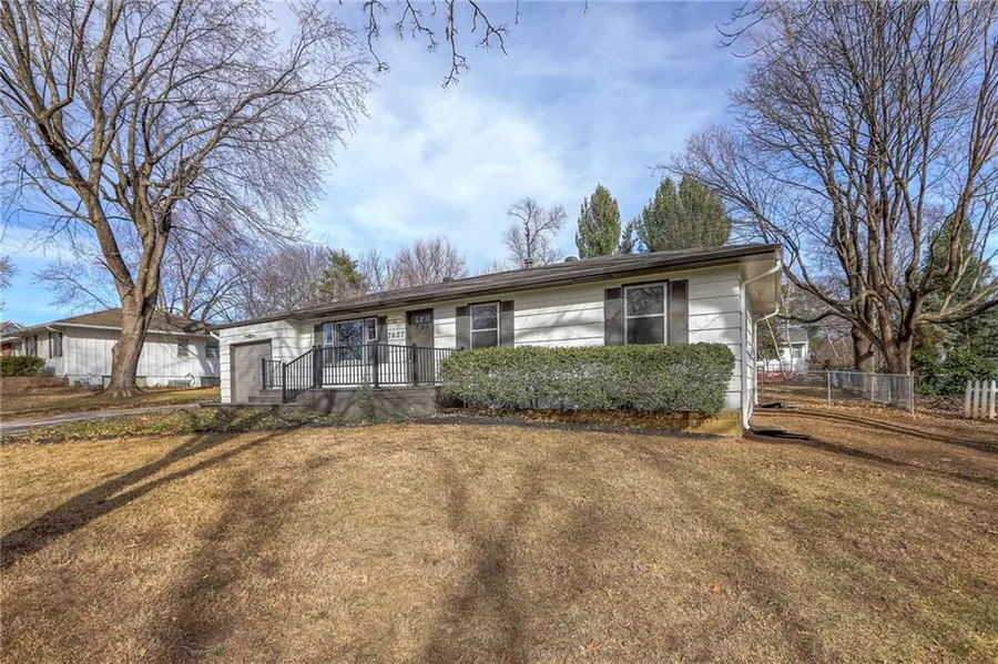 7627 Pawnee Street, Prairie Village, KS 66208 - #2