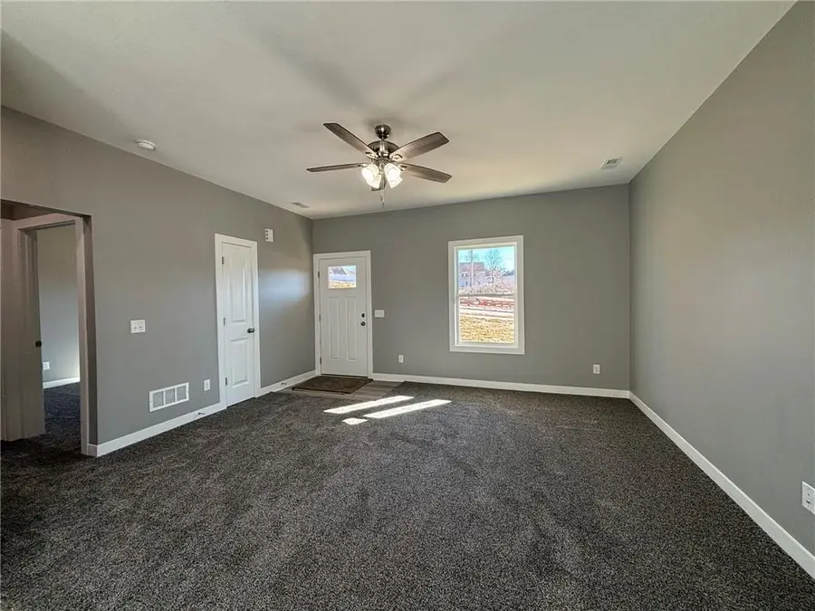 4803 S Creek Woods Drive, Saint Joseph, MO 64507 - #3