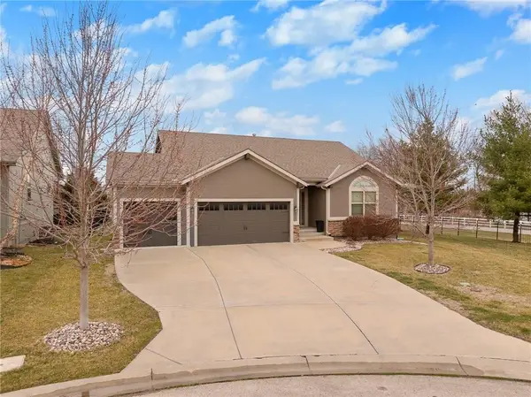 18302 W 194th Terrace, Spring Hill, KS 66083
