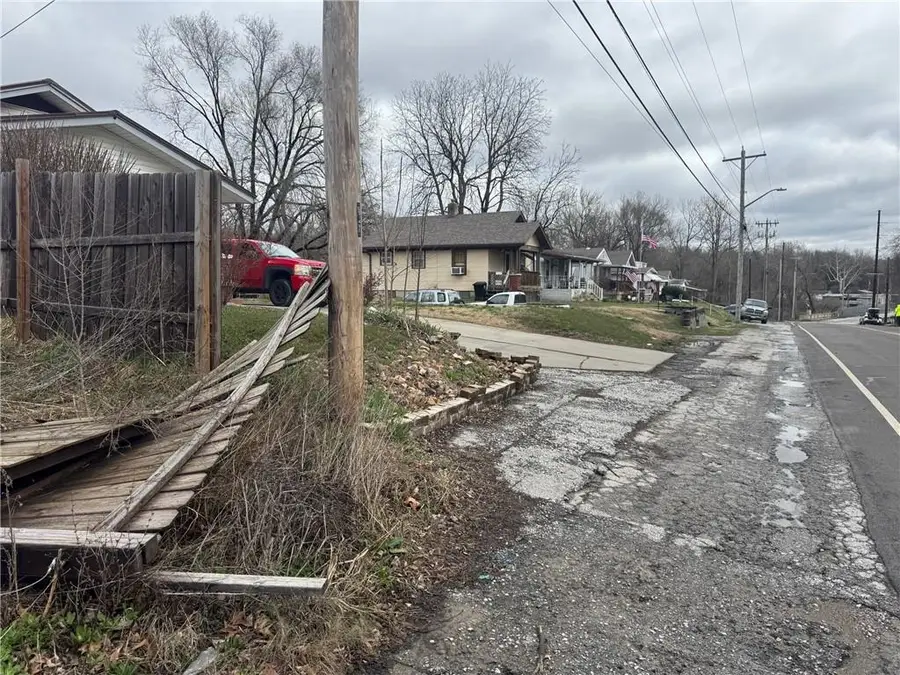 9010 E Wilson Road, Independence, MO 64053 - #3