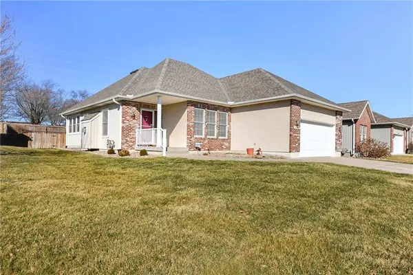 1108 SW Hoke Drive, Lee's Summit, MO 64081