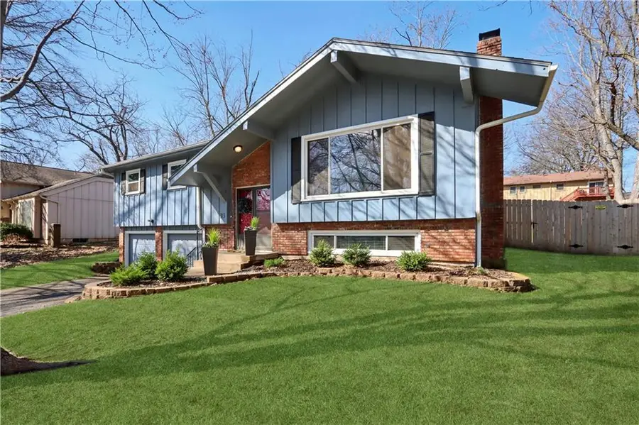 313 S Meadowbrook Lane, Olathe, KS 66062 - #2