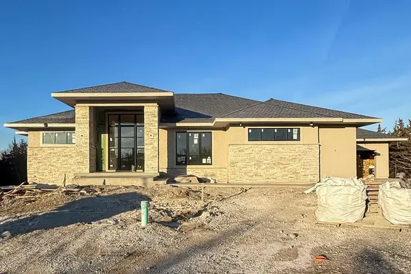 11560 S Wild Rose Lane, Olathe, KS 66061