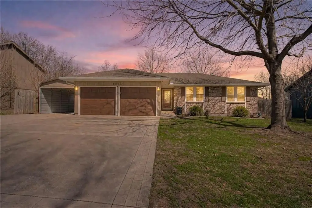 10501 N Forest Avenue, Kansas City, MO 64155 - #1