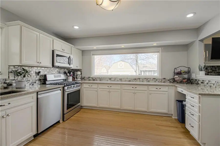 10501 N Forest Avenue, Kansas City, MO 64155 - #3