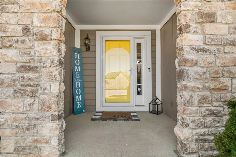 12670 S Hedge Court, Olathe, KS 66061 - #2