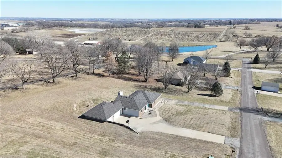 9 SE Hilltop Terrace Road, Saint Joseph, MO 64507 - #2