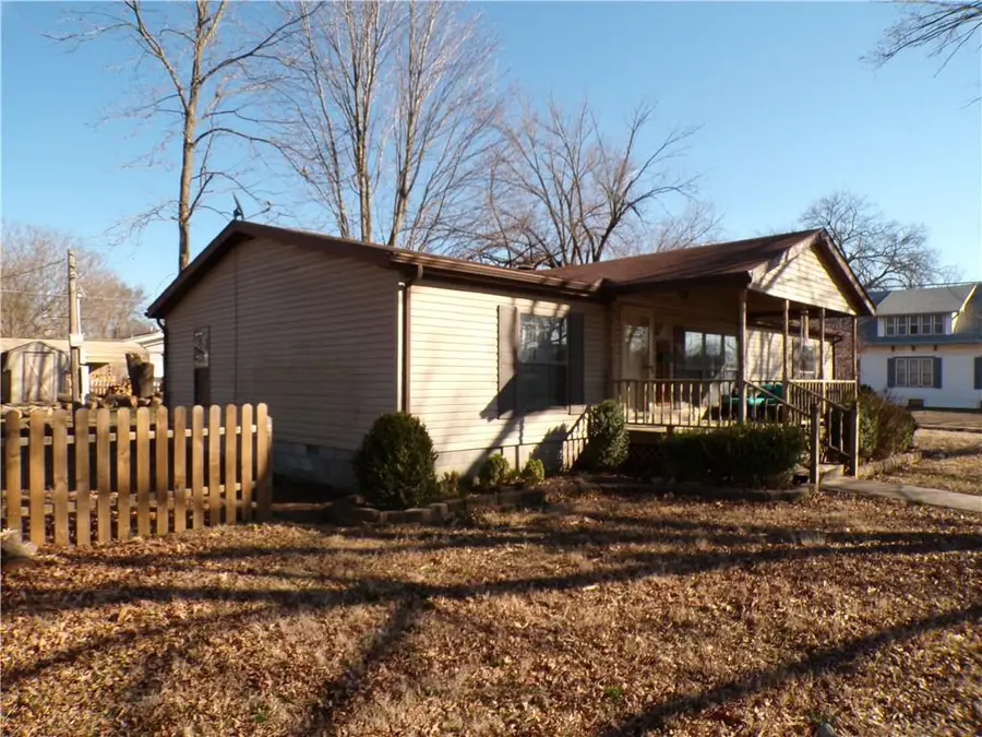 221 South Elm S Elm Street, Iola, KS 66749 - #2