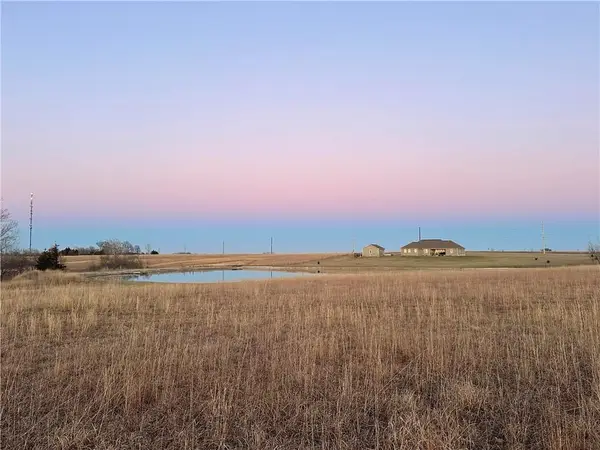 2403 Meadow Lake Drive, Ottawa, KS 66067