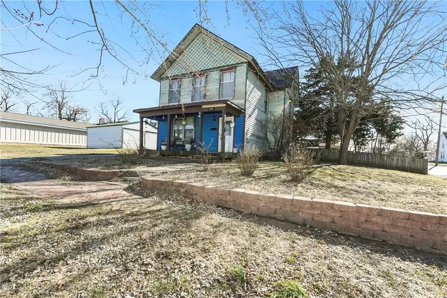 109 W Miami Street Ne, Paola, KS 66071 - #2