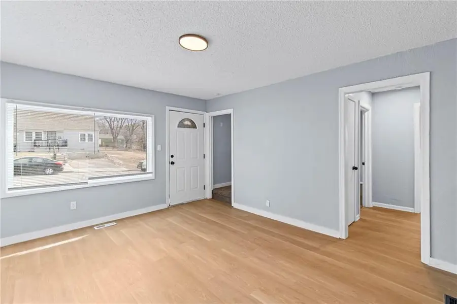 5752 College Avenue, Kansas City, MO 64130 - #2