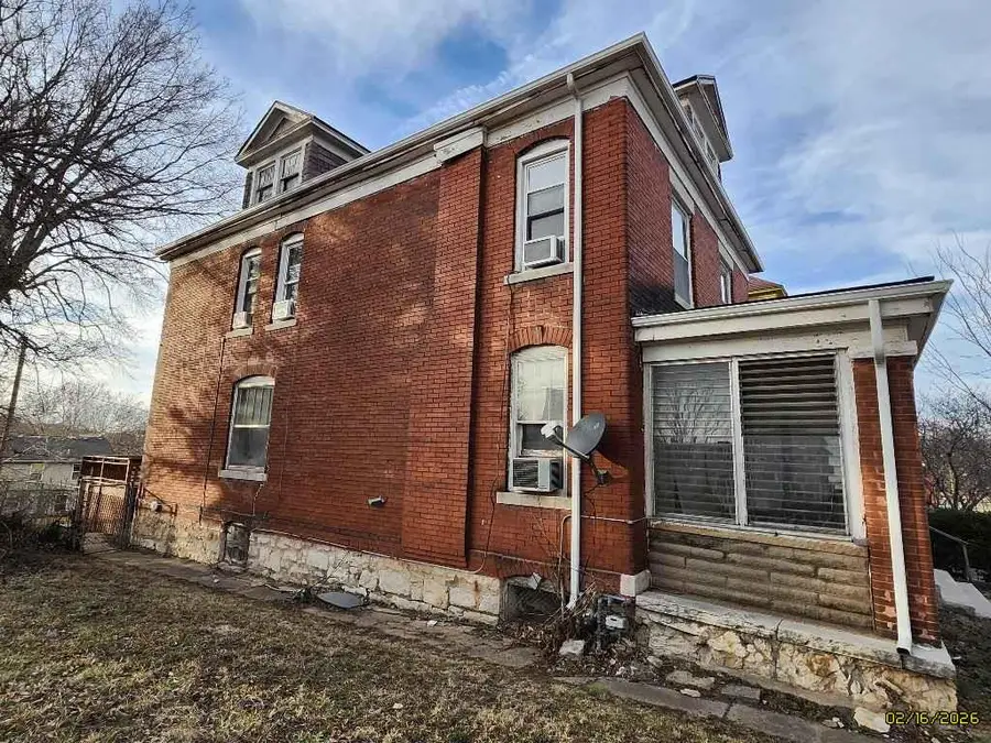 1010 Brooklyn Avenue, Kansas City, MO 64127 - #3