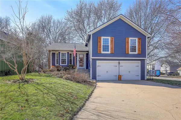 12500 S Cottonwood Drive, Olathe, KS 66062