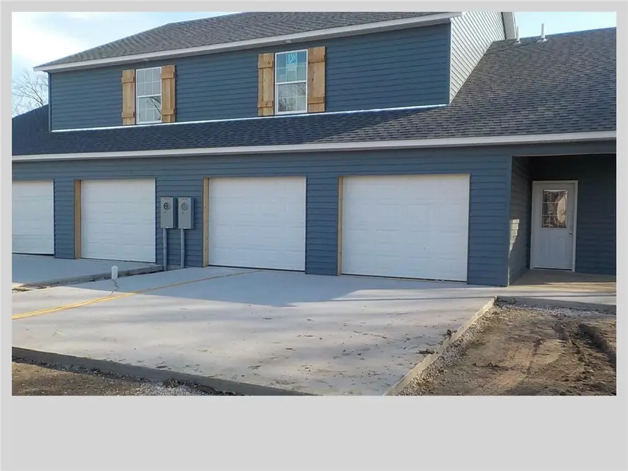 1102-1104 W 10th Street, Coffeyville, KS 67337 - #2