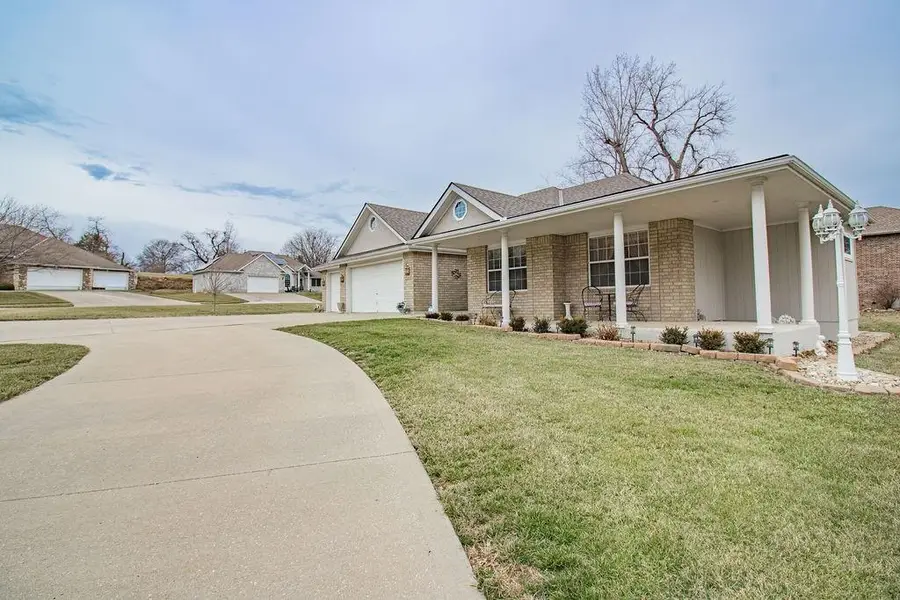 3824 S Milton Drive, Independence, MO 64055 - #2