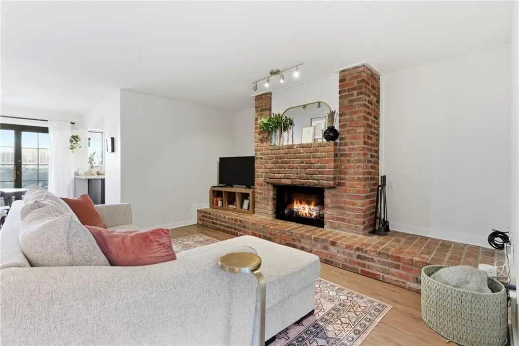 4056 Warwick Boulevard #7, Kansas City, MO 64111 - #1