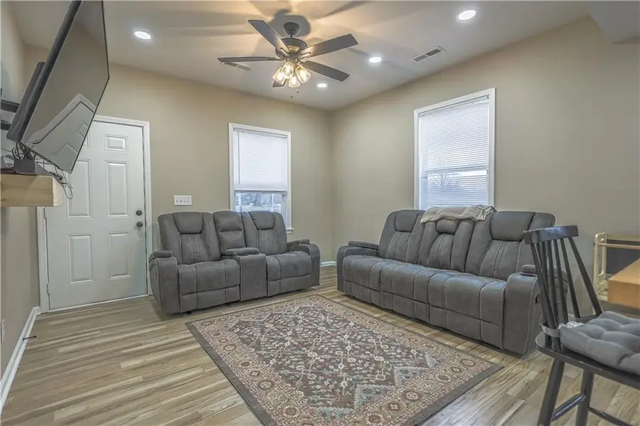 401 N Darneal Avenue, Richmond, MO 64085 - #2