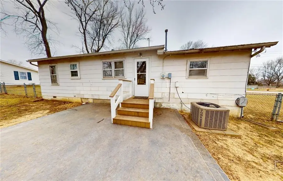 1120 N Adams Street, Nevada, MO 64772 - #2