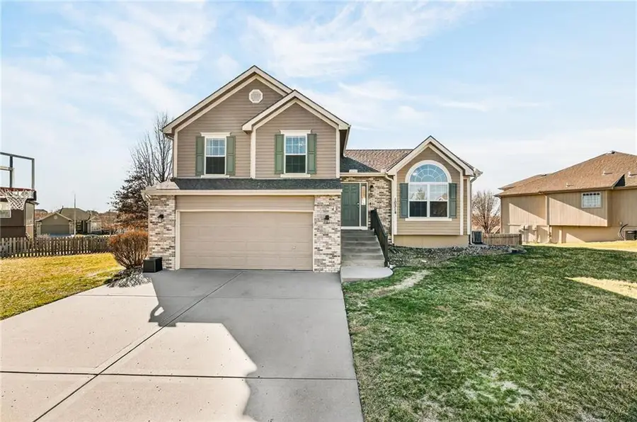 10314 N Laurel Avenue, Kansas City, MO 64157 - #2