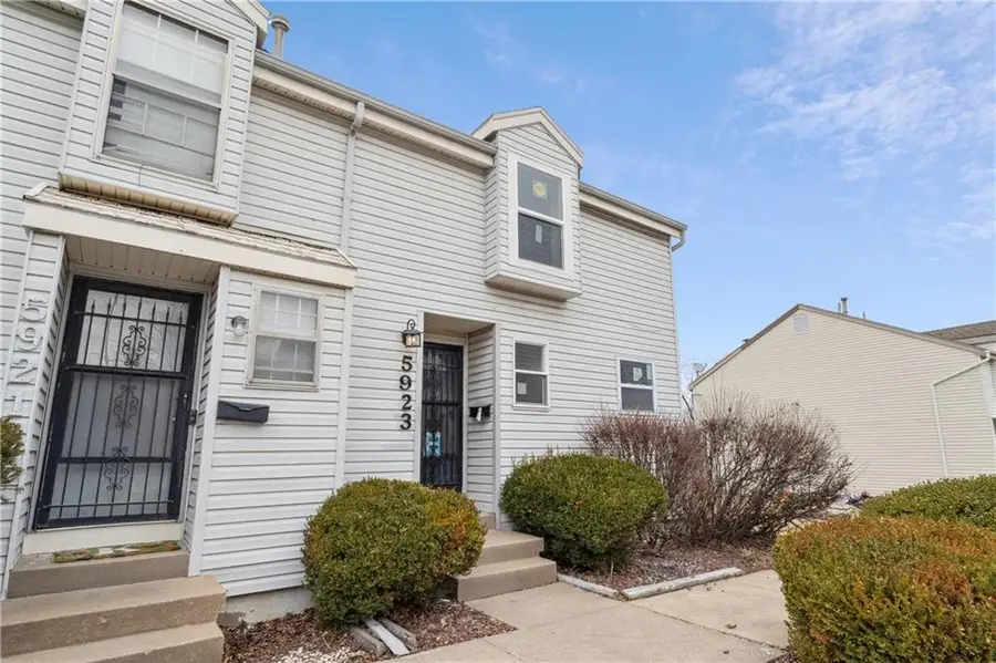 5923 Ridgeway Avenue, Kansas City, MO 64133 - #2