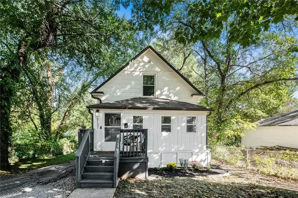 6131 Tracy Avenue, Kansas City, MO 64110