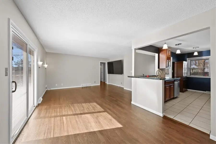 9421 Mackey Street, Overland Park, KS 66212 - #3