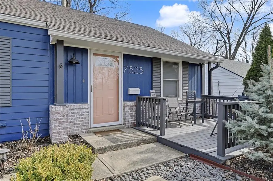 7525 Eaton Street, Prairie Village, KS 66208 - #2