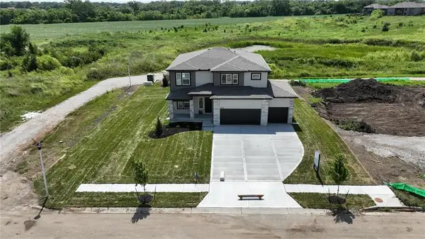 1005 SW Bluebird Lane, Oak Grove, MO 64075