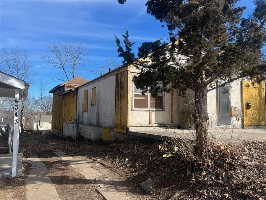 4347 E Indiana Avenue E, Kansas City, MO 64130 - #3