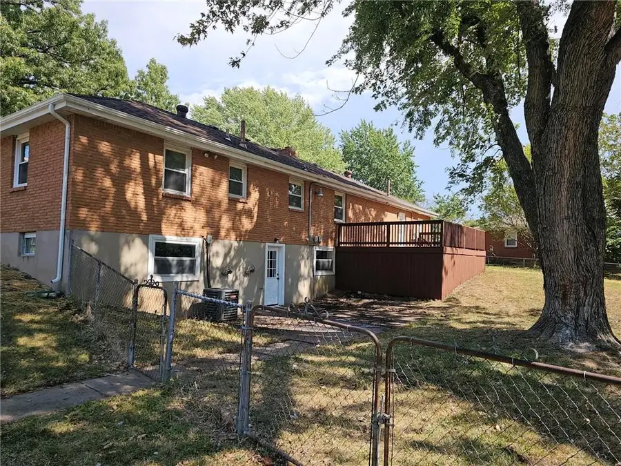 3701 S Greenwich Lane, Independence, MO 64055 - #2