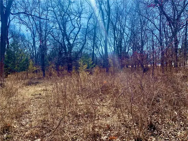 30 Beechwood Lane, Linn Valley, KS 66040