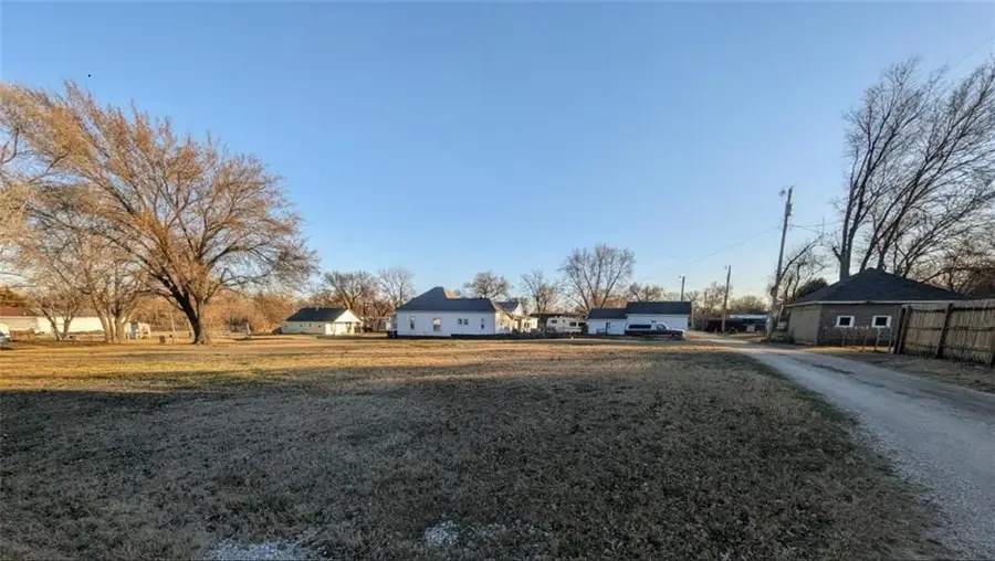 533 N Central Avenue, Chanute, KS 66720 - #3