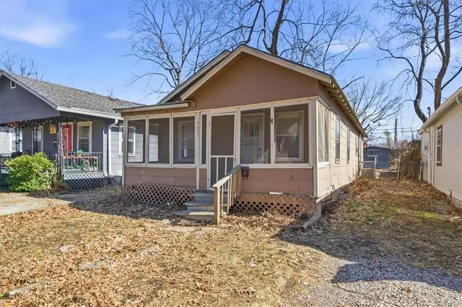 7607 Pennsylvania Avenue, Kansas City, MO 64114 - #2
