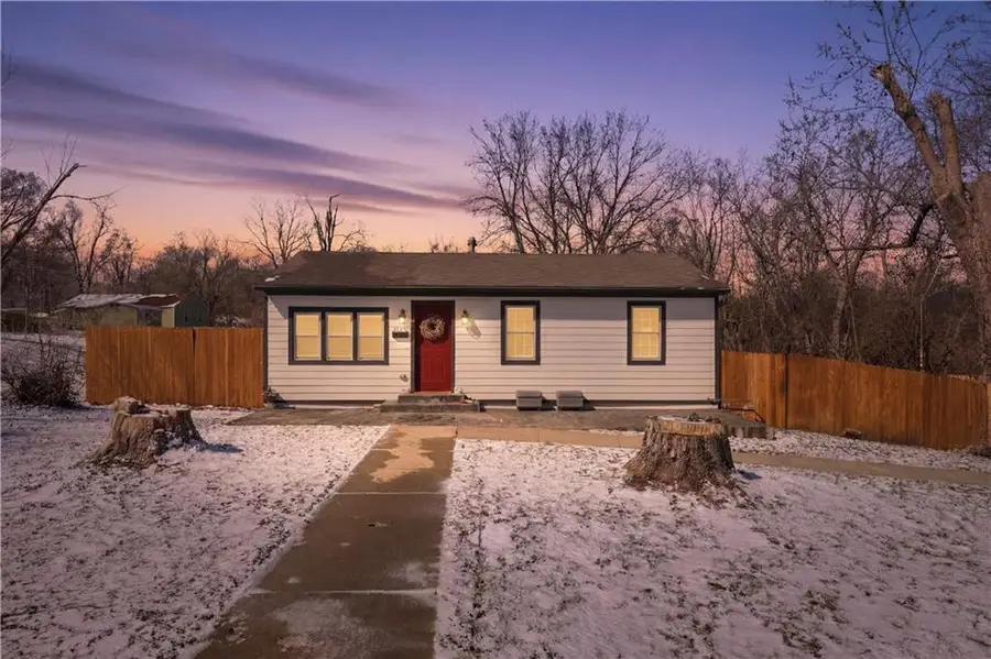 10302 Oakland Avenue, Kansas City, MO 64134 - #2