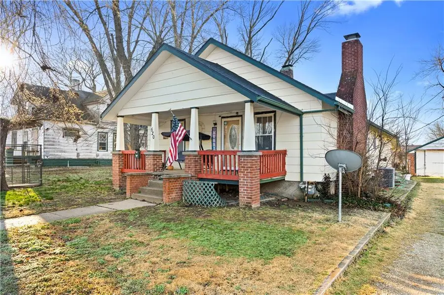 520 E Lee Street, Nevada, MO 64772 - #2