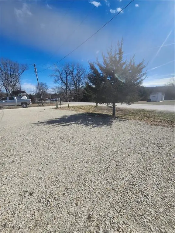 1 Scamper Lane, Linn Valley, KS 66040