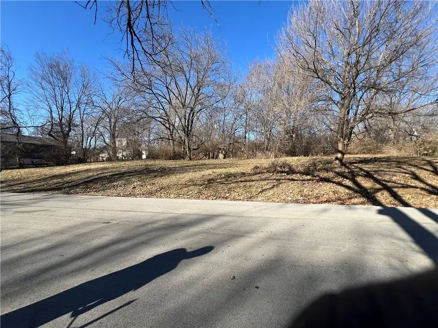 8136 Flora Avenue, Kansas City, MO 64131 - #2