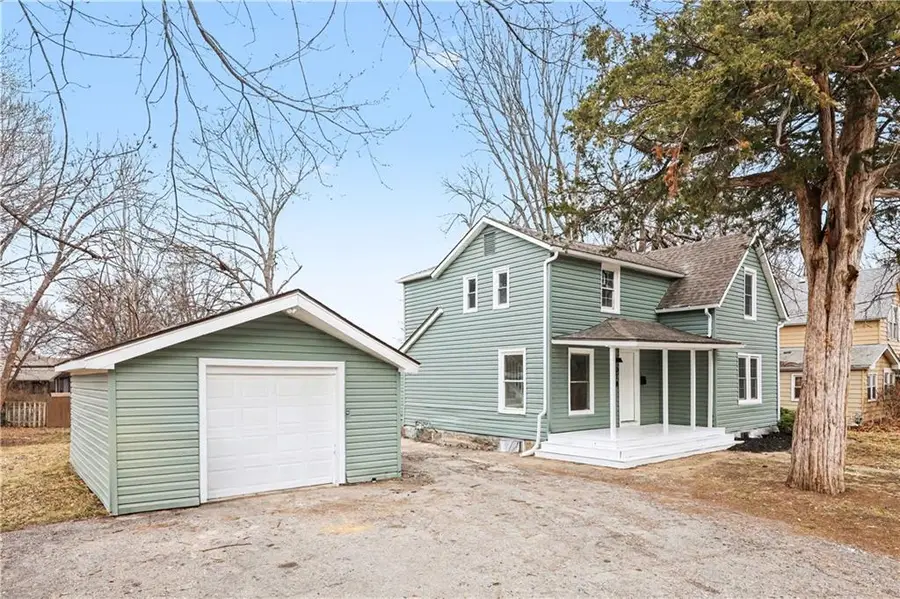 318 E Nichols Street, Spring Hill, KS 66083 - #3