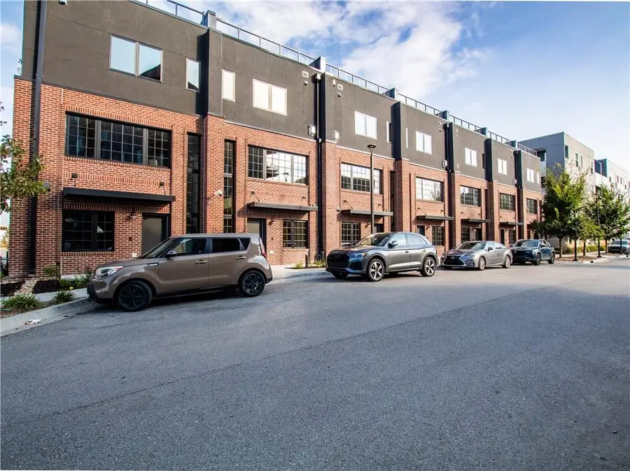 533 E 19th Street, Kansas City, MO 64108 - #2