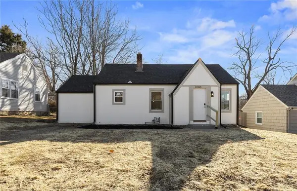 10515 E Lake Drive, Independence, MO 64053