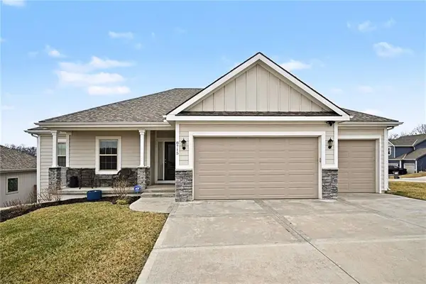 8715 NW 74th Terrace, Kansas City, MO 64152