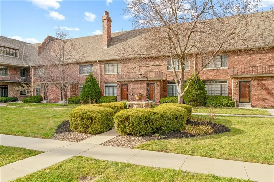 8373 Somerset Drive, Prairie Village, KS 66207 - #3