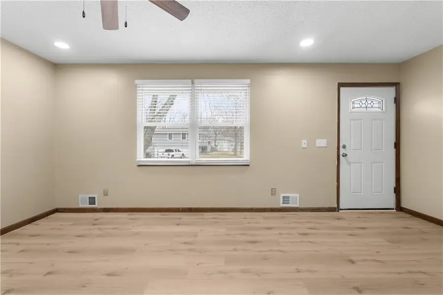 406 SE 21st Street, Oak Grove, MO 64075 - #3