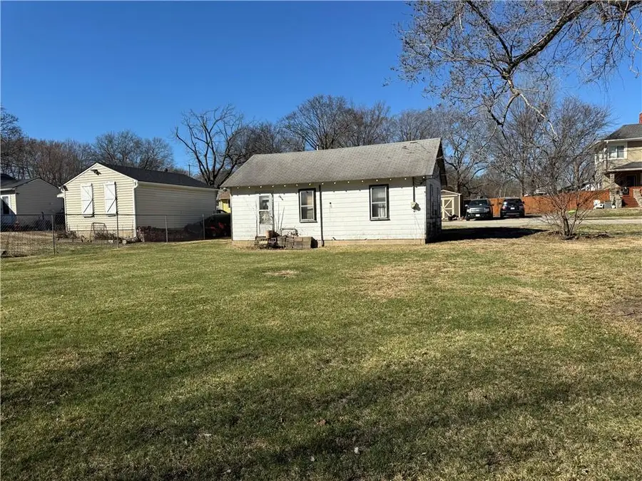 104 S Race Street, Spring Hill, KS 66083 - #2
