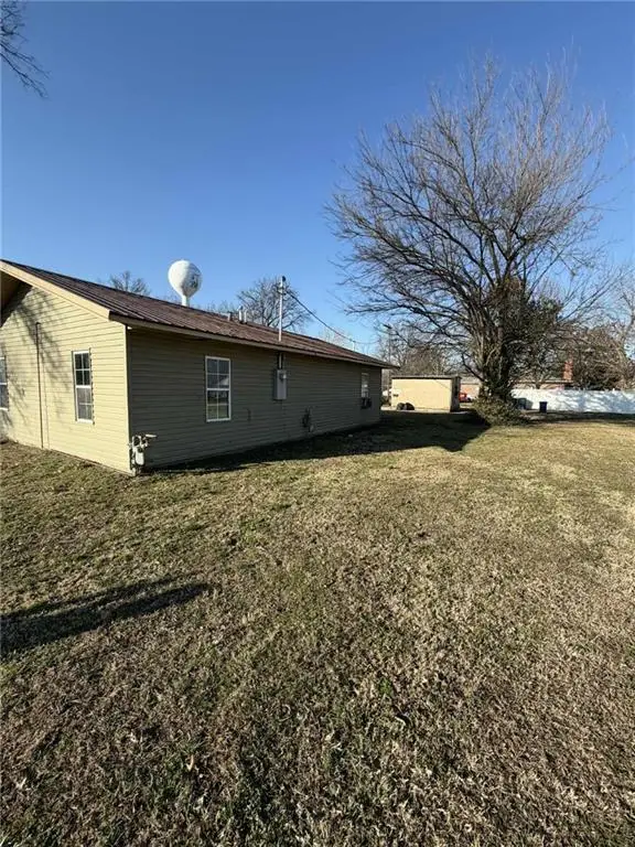 539 S Delaware Avenue, Columbus, KS 66725 - #2
