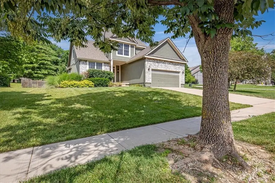 895 N Diane Drive, Olathe, KS 66061 - #2