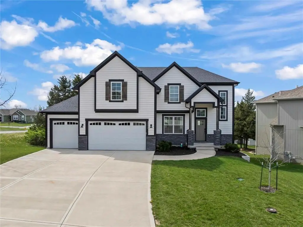 15511 Spruce Street, Basehor, KS 66007 - #1