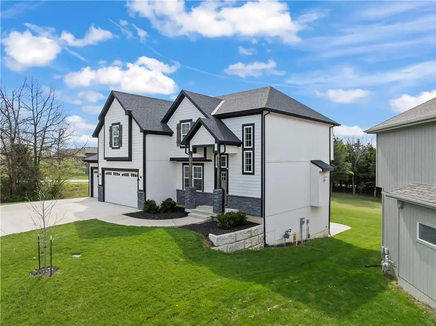 15511 Spruce Street, Basehor, KS 66007 - #2